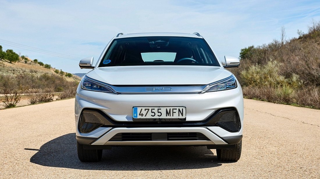 BYD Atto 3 FWD (2022-…) передняя часть, решетка радиатора, фары, бампер, экстерьер