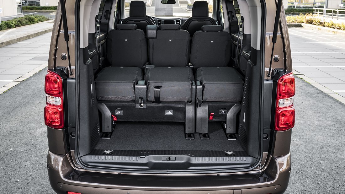Toyota Proace Verso Electric M 50 kWh (2021-2024) багажник, увеличенный объем, сиденья сложены, максимальный объем, максимальный груз, максимальная вместимость, максимальное пространство для хранения