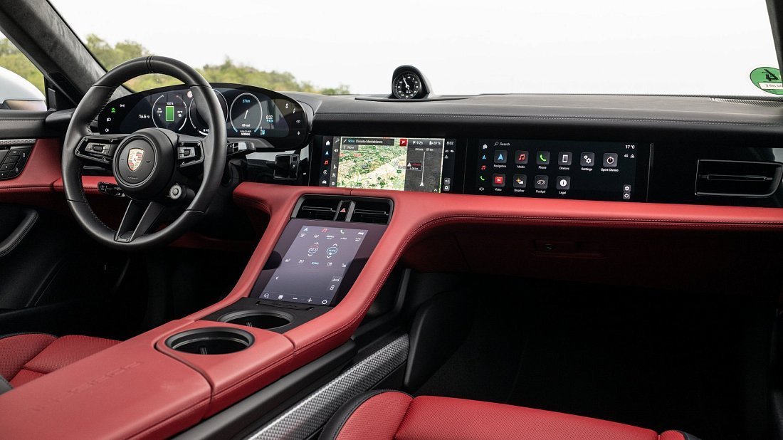 Porsche Taycan RWD Plus (2024-…) интерьер, переднее сиденье, водительское сиденье, приборная панель, рулевое колесо, информационно-развлекательная система, кокпит