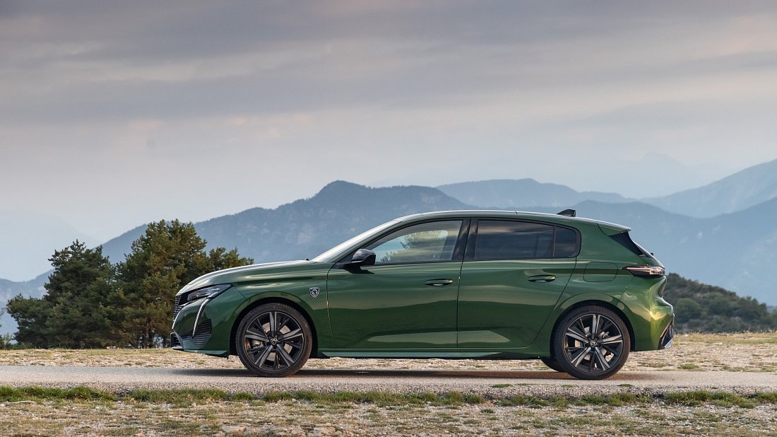 Peugeot e-308 Hatchback (2023-…) вид сбоку, силуэт, двери, колеса, экстерьер