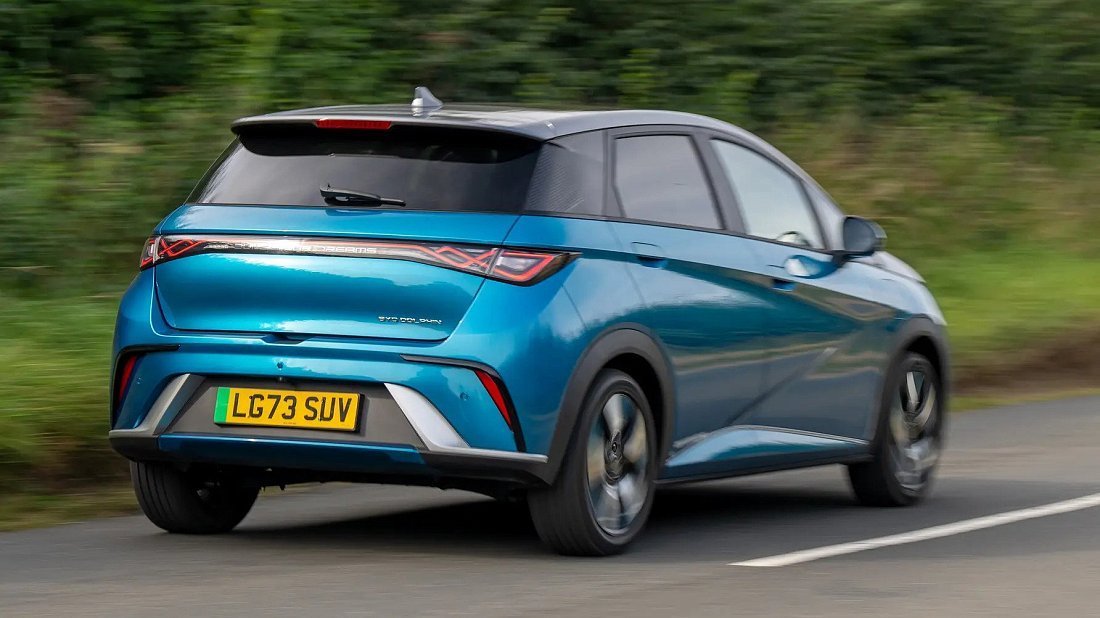 BYD Dolphin Comfort/Design (2023-…) задняя часть в три четверти, вид в три четверти, диагональ, экстерьер