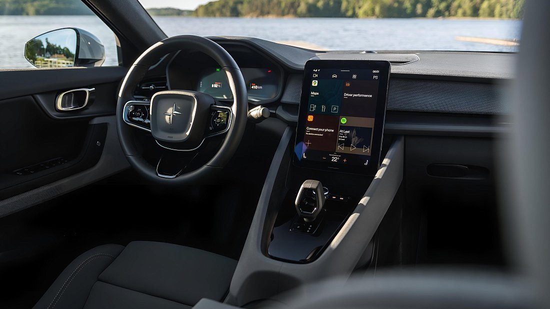 Polestar 2 Long Range Dual Motor (2023-…) интерьер, переднее сиденье, водительское сиденье, приборная панель, рулевое колесо, информационно-развлекательная система, кокпит