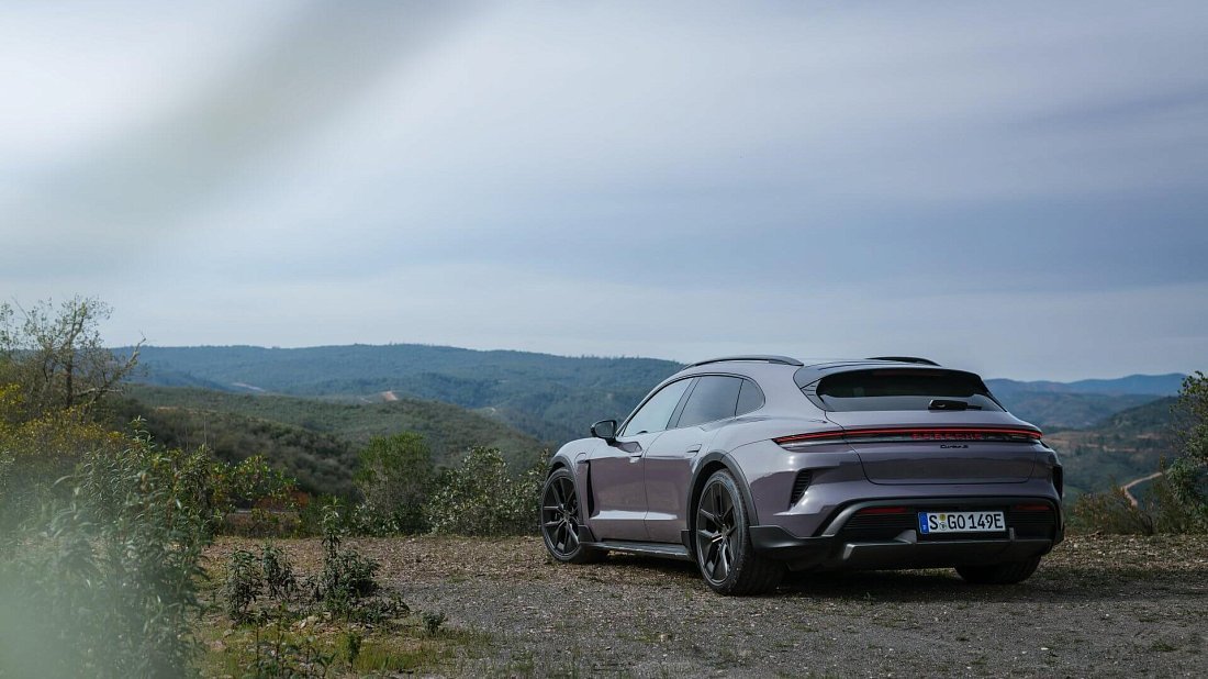 Фото Porsche Taycan Turbo S Cross Turismo (2024-…) задняя часть под углом