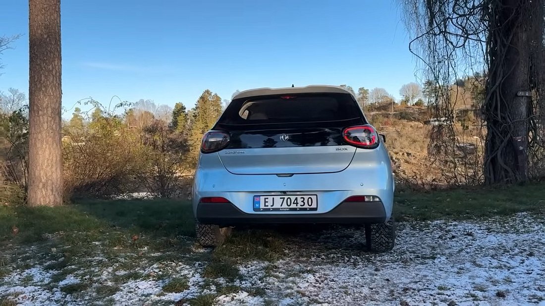 Dongfeng Box 42.3 kWh (2024-...) вид сзади, задние фонари, багажник, спойлер, эмблема, бампер, экстерьер
