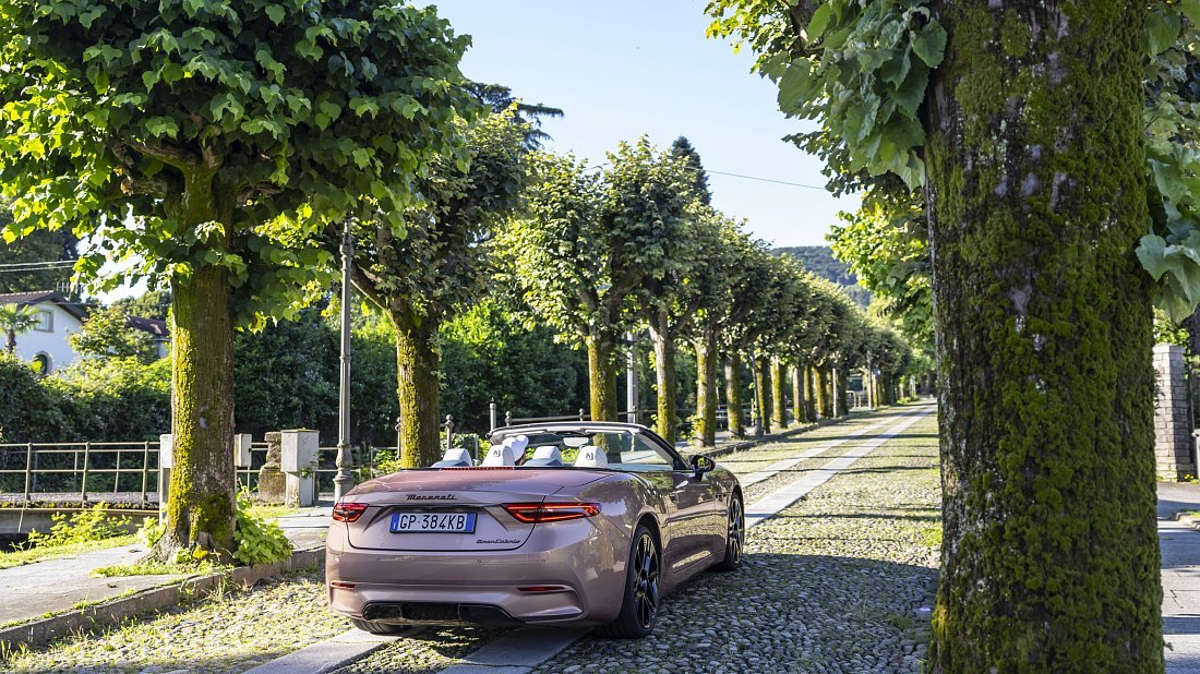 Maserati GranCabrio Folgore (2024-…) задняя часть в три четверти, вид в три четверти, диагональ, экстерьер