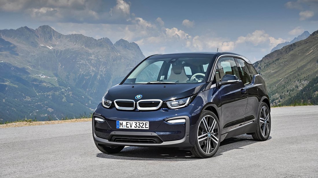 BMW i3 BEV 94 Ah (2017-2018) вид спереди, спереди сбоку, по диагонали, экстерьер