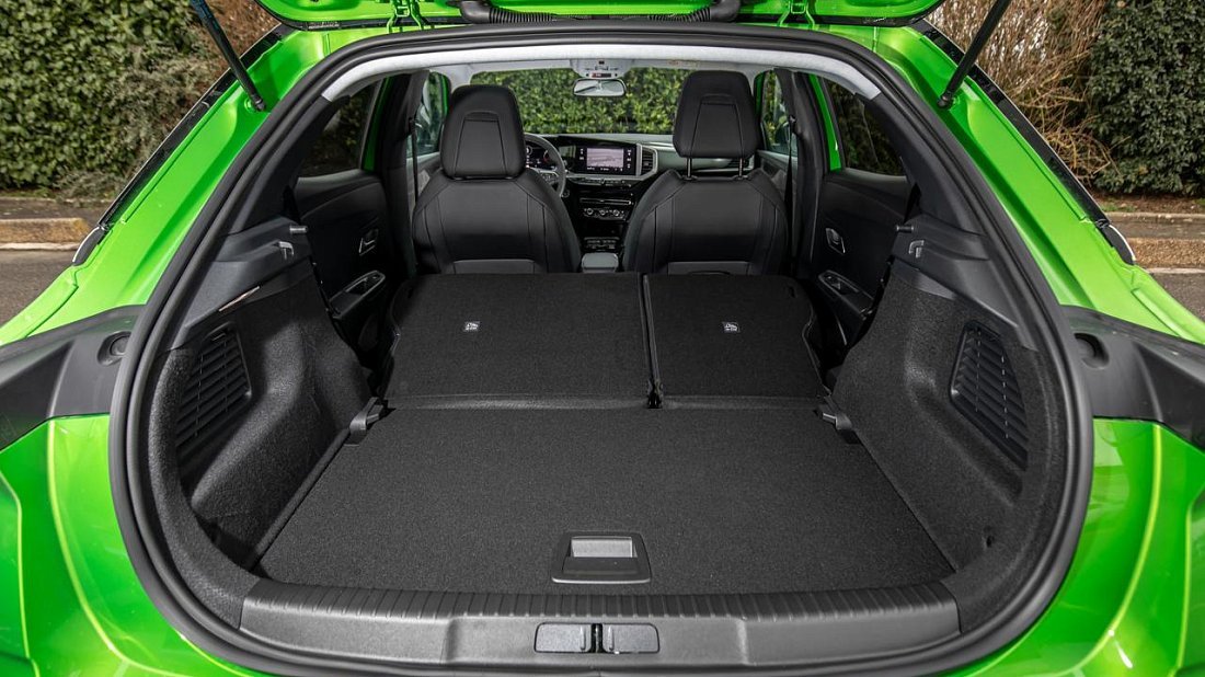 Фото Opel Mokka Electric 50 kWh (2023-...) разложенный багажник