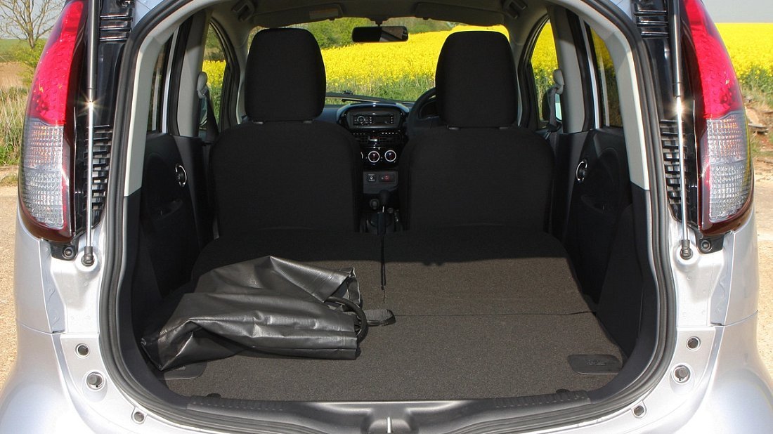 Citroën C-Zero Gen 1 (2010-2020) багажник, увеличенный объем, сиденья сложены, максимальный объем, максимальный груз, максимальная вместимость, максимальное пространство для хранения