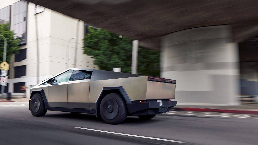 Tesla Cybertruck Cyberbeast (2024-…) задняя часть в три четверти, вид в три четверти, диагональ, экстерьер