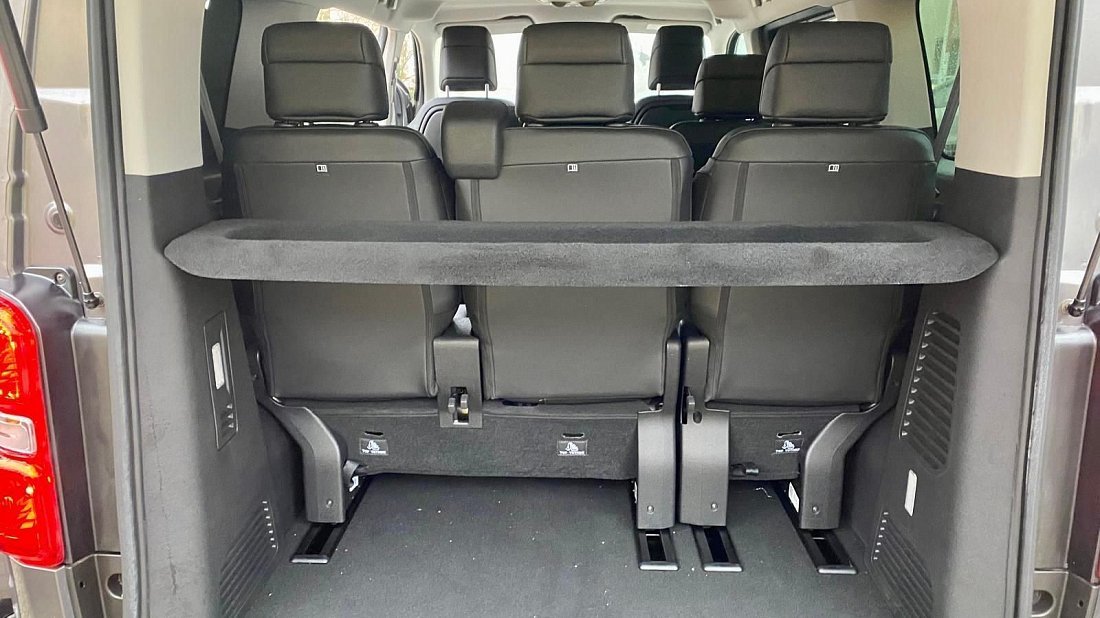 Opel Zafira Electric Life M 75 kWh (2021-2024) багажник, сиденья подняты, грузовое пространство, объем багажника, вместимость багажника, место для хранения