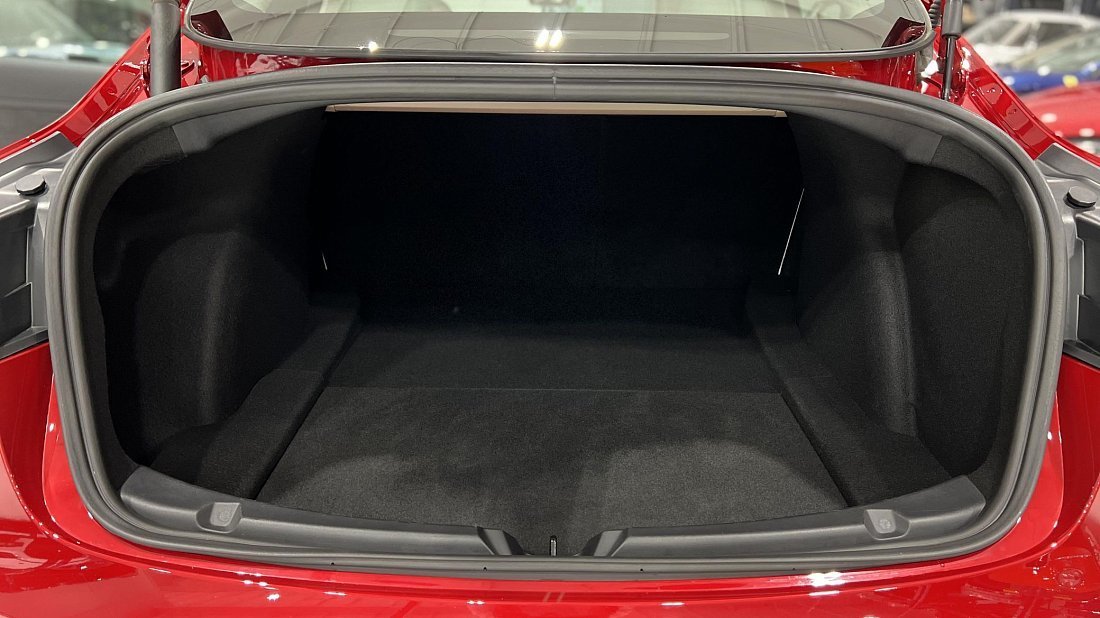Tesla Model 3 Performance (2018-2024) багажник, сиденья подняты, грузовое пространство, объем багажника, вместимость багажника, место для хранения