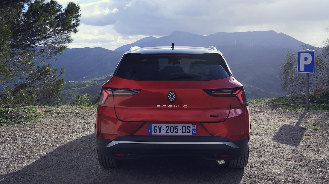 Renault Scenic E-Tech EV87 220hp (2023-…) вид сзади, задние фонари, багажник, спойлер, эмблема, бампер, экстерьер