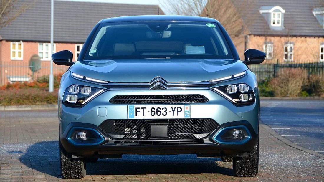Citroën e-C4 50 kWh (2020-2024) передняя часть, решетка радиатора, фары, бампер, экстерьер