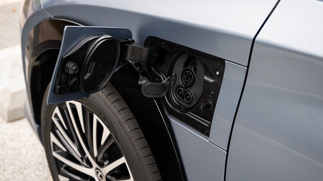 Lexus RZ 350e (2025-…) порт для зарядки (США), зарядка, разъем, штекер, коннектор
