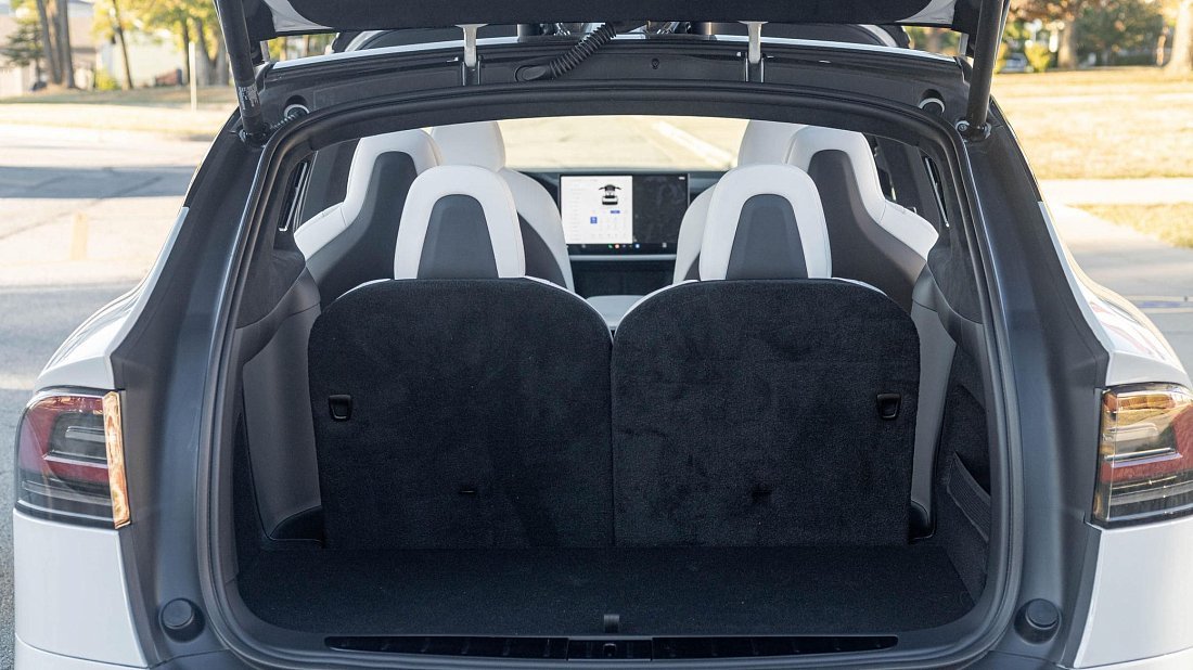 Tesla Model X Plaid (2025-…) багажник, сиденья подняты, грузовое пространство, объем багажника, вместимость багажника, место для хранения