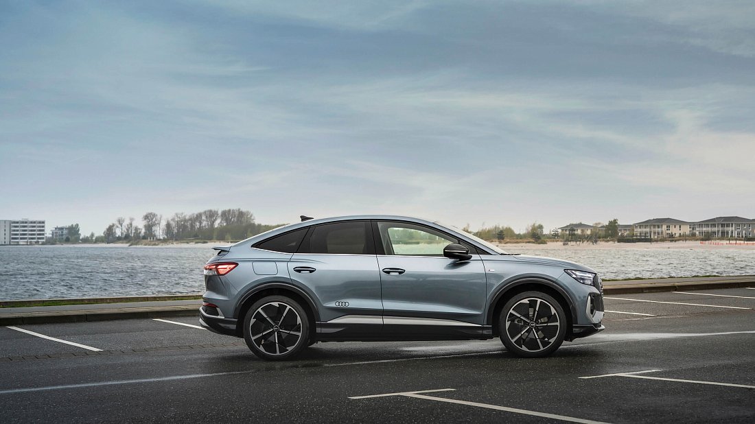 Audi Q4 Sportback e-tron 40 (2025-...) вид сбоку, силуэт, двери, колеса, экстерьер