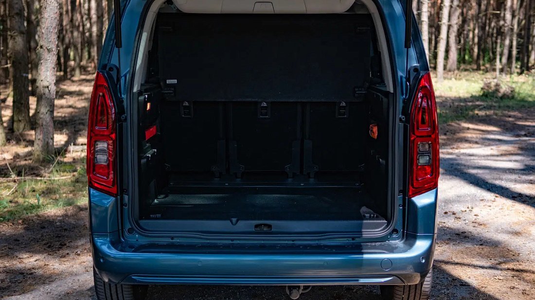 Фото Opel Combo Electric Life 52 kWh (2024-...) багажник