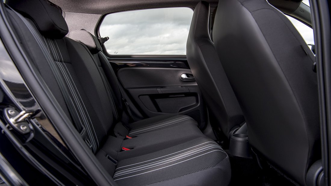 Seat Mii Electric (2019-2021) задние сиденья, пассажирские сиденья, пространство для ног, пространство над головой, интерьер