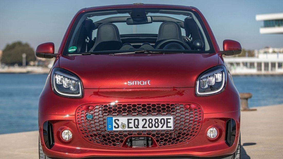 Smart EQ fortwo cabrio (2020-2023) передняя часть, решетка радиатора, фары, бампер, экстерьер