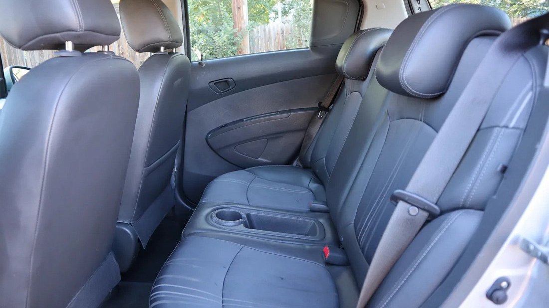 Chevrolet Spark EV 21 kWh (2013-2014) задние сиденья, пассажирские сиденья, пространство для ног, пространство над головой, интерьер