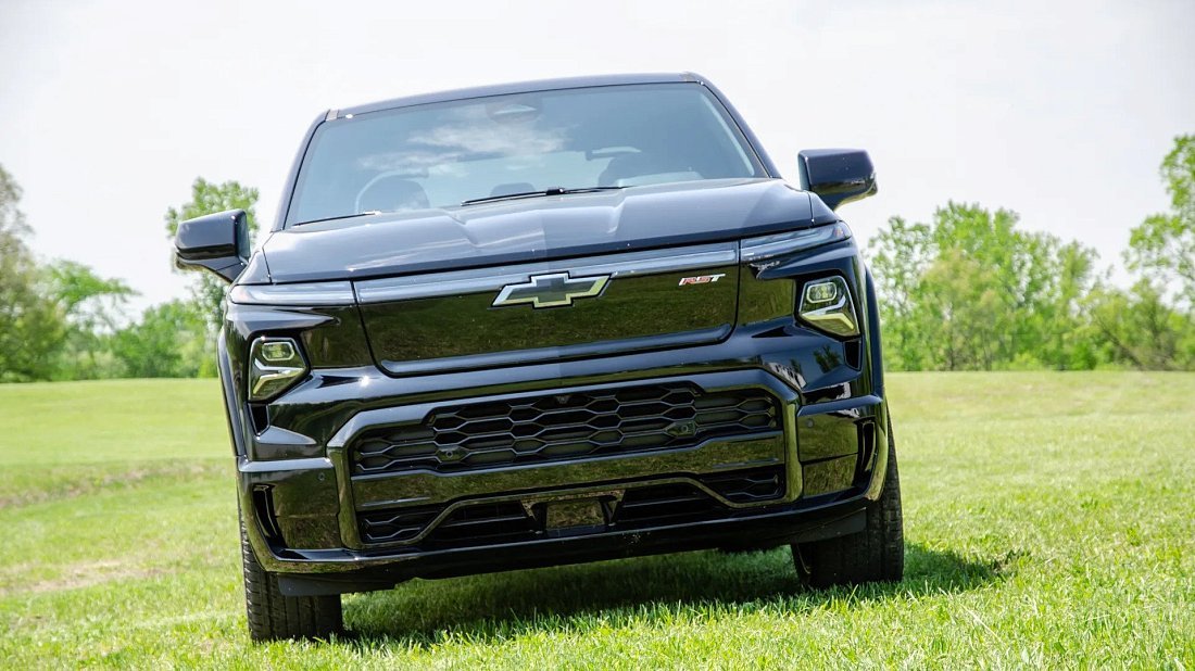Chevrolet Silverado EV LT Extended Range (2025-…) передняя часть, решетка радиатора, фары, бампер, экстерьер