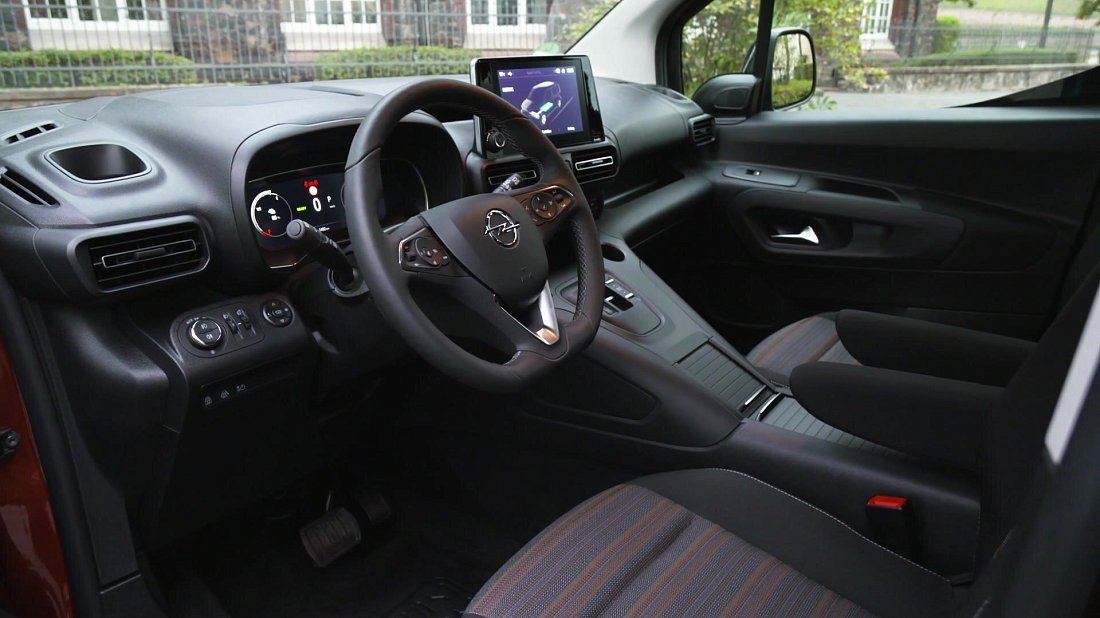Фото Opel Combo Electric Life XL 50 kWh (2021-2024) интерьер
