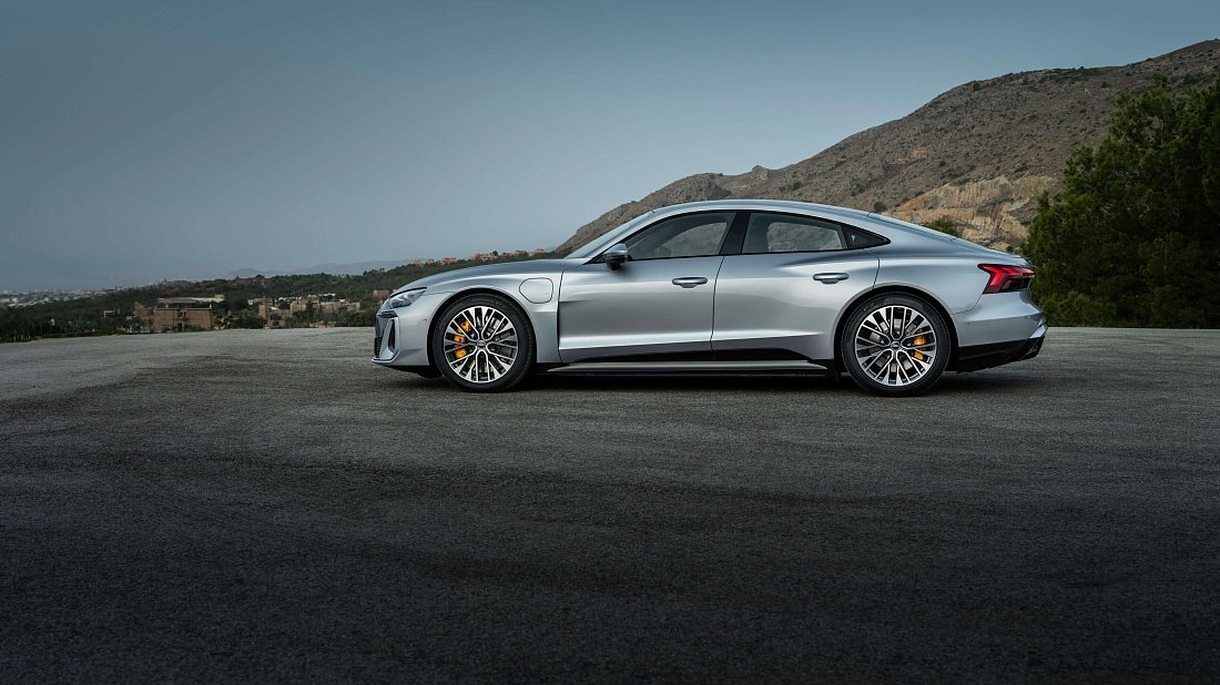 Audi e-tron GT S (2024-…) вид сбоку, силуэт, двери, колеса, экстерьер