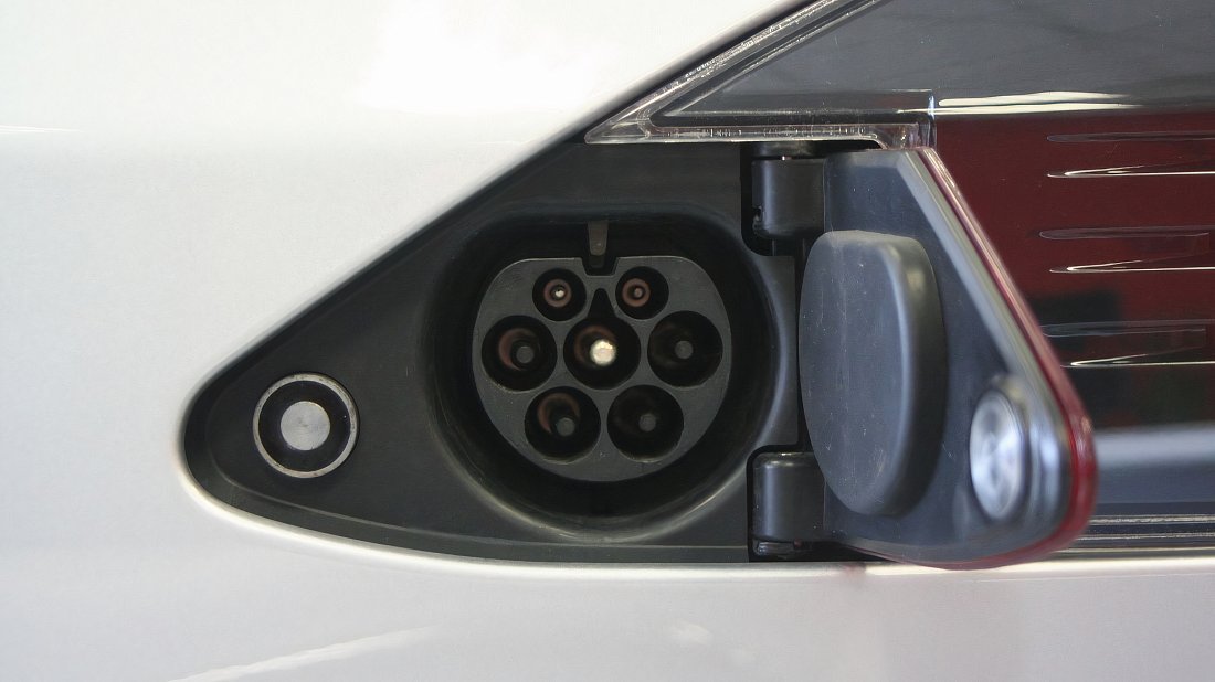Tesla Model S P100D (2016-2019) порт для зарядки (Европа), зарядка, разъем, штекер, коннектор