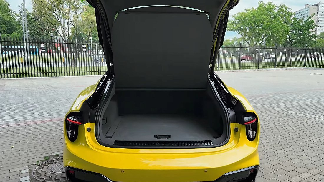 Lotus Emeya S (600 GT/GT SE/Sport SE) (2024-...) багажник, сиденья подняты, грузовое пространство, объем багажника, вместимость багажника, место для хранения