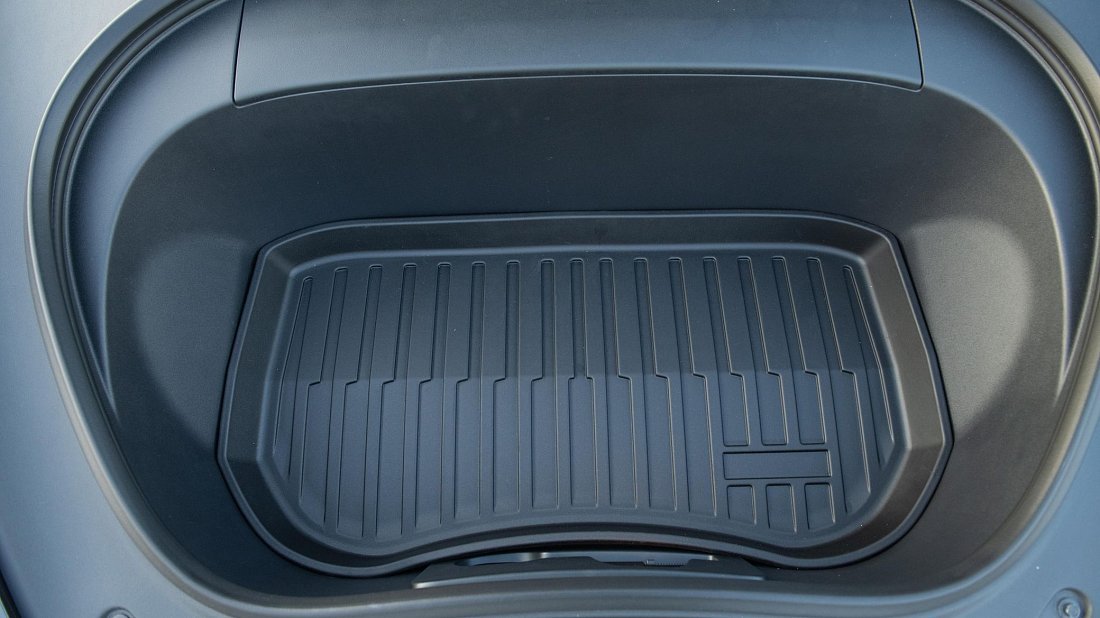 Фото Tesla Model 3 Standard RWD (2025-...) передний багажник (frunk)