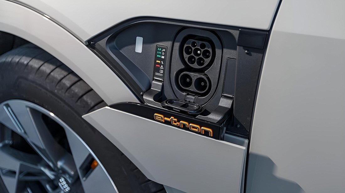 Audi e-tron Sportback 50 quattro (2020-2022) порт для зарядки (Европа), зарядка, разъем, штекер, коннектор