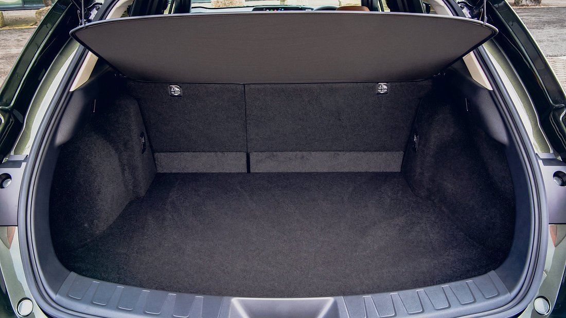 Lexus UX 300e (2023-…) багажник, сиденья подняты, грузовое пространство, объем багажника, вместимость багажника, место для хранения