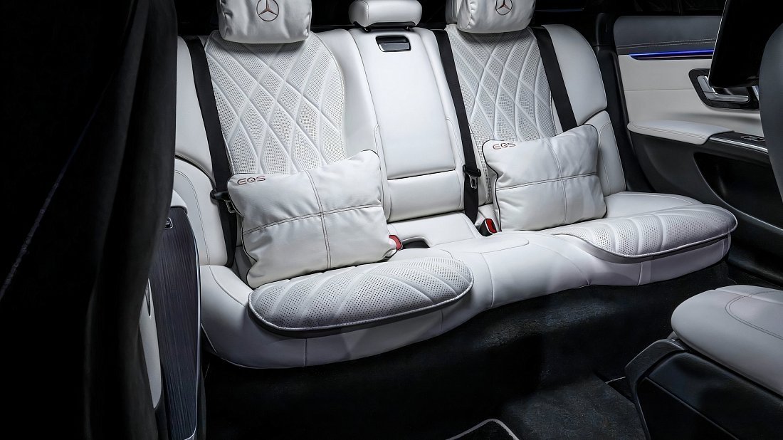 Mercedes EQS 580 4MATIC (2024-…) задние сиденья, пассажирские сиденья, пространство для ног, пространство над головой, интерьер
