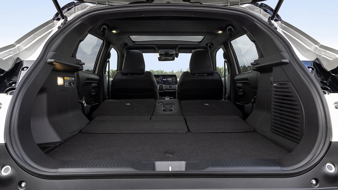 Фото Suzuki e Vitara 61 kWh AWD (2025-…) разложенный багажник
