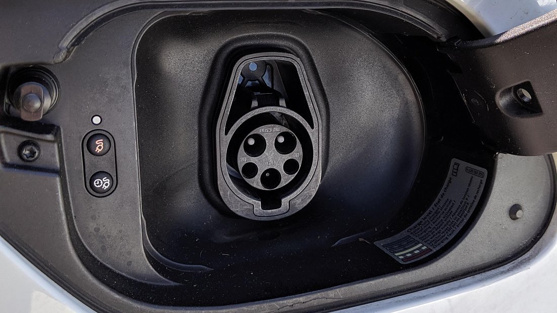 Volkswagen e-Golf 35.8 kWh (2017-2020) порт для зарядки (США), зарядка, разъем, штекер, коннектор
