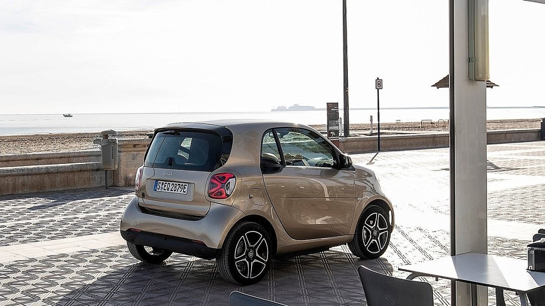 Smart EQ fortwo coupe (2020-2023) задняя часть в три четверти, вид в три четверти, диагональ, экстерьер