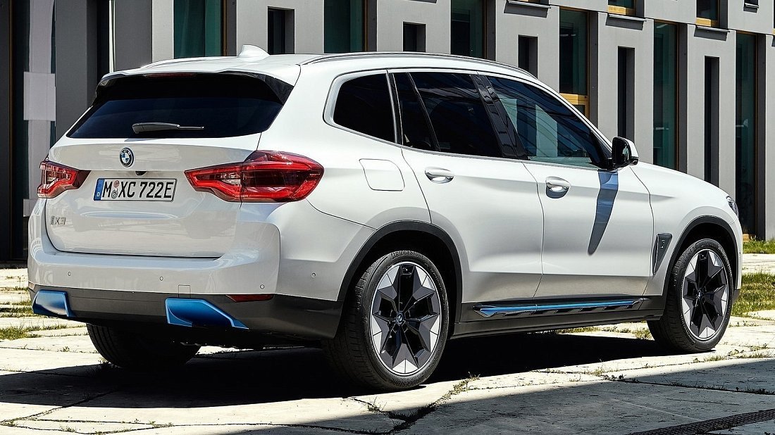 BMW iX3 Gen 1 (2020-2021) задняя часть в три четверти, вид в три четверти, диагональ, экстерьер