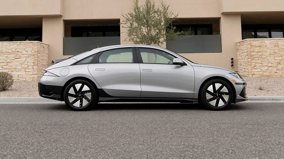 Hyundai Ioniq 6 Long Range AWD (2022-…) вид сбоку, силуэт, двери, колеса, экстерьер