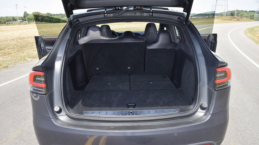 Tesla Model X P100D (2016-2019) багажник, увеличенный объем, сиденья сложены, максимальный объем, максимальный груз, максимальная вместимость, максимальное пространство для хранения