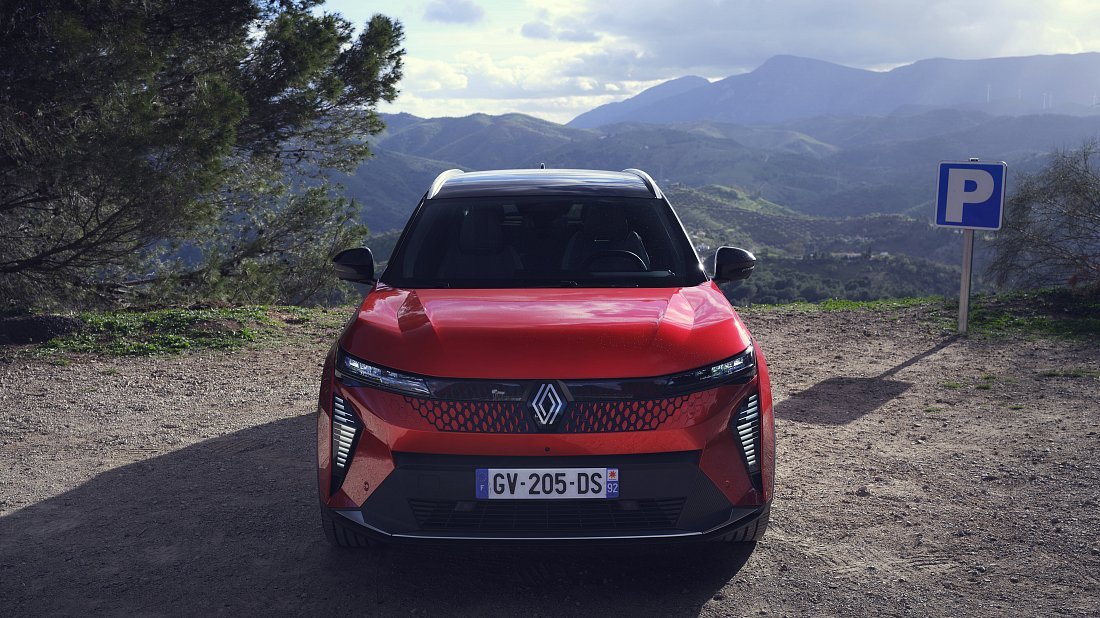 Renault Scenic E-Tech EV87 220hp (2023-…) передняя часть, решетка радиатора, фары, бампер, экстерьер