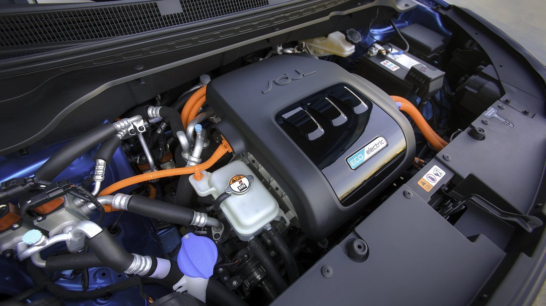 Kia Soul EV (2017-2019) передний багажник (frunk), под капотом, место для хранения, груз, вместимость, дополнительное пространство