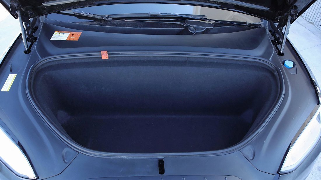 Tesla Model X 75D (2016-2019) передний багажник (frunk), под капотом, место для хранения, груз, вместимость, дополнительное пространство