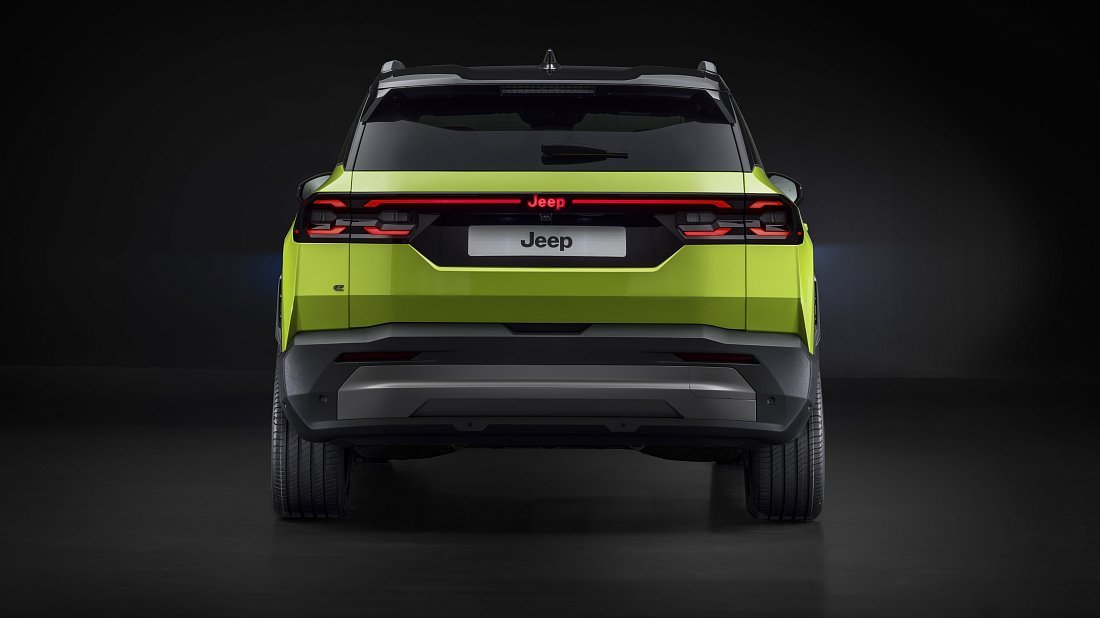 Фото Jeep Compass Electric (2025-…) вид сзади, задние фонари