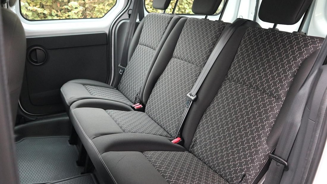 Renault Kangoo Z.E. Maxi (2011-2017) задние сиденья, пассажирские сиденья, пространство для ног, пространство над головой, интерьер