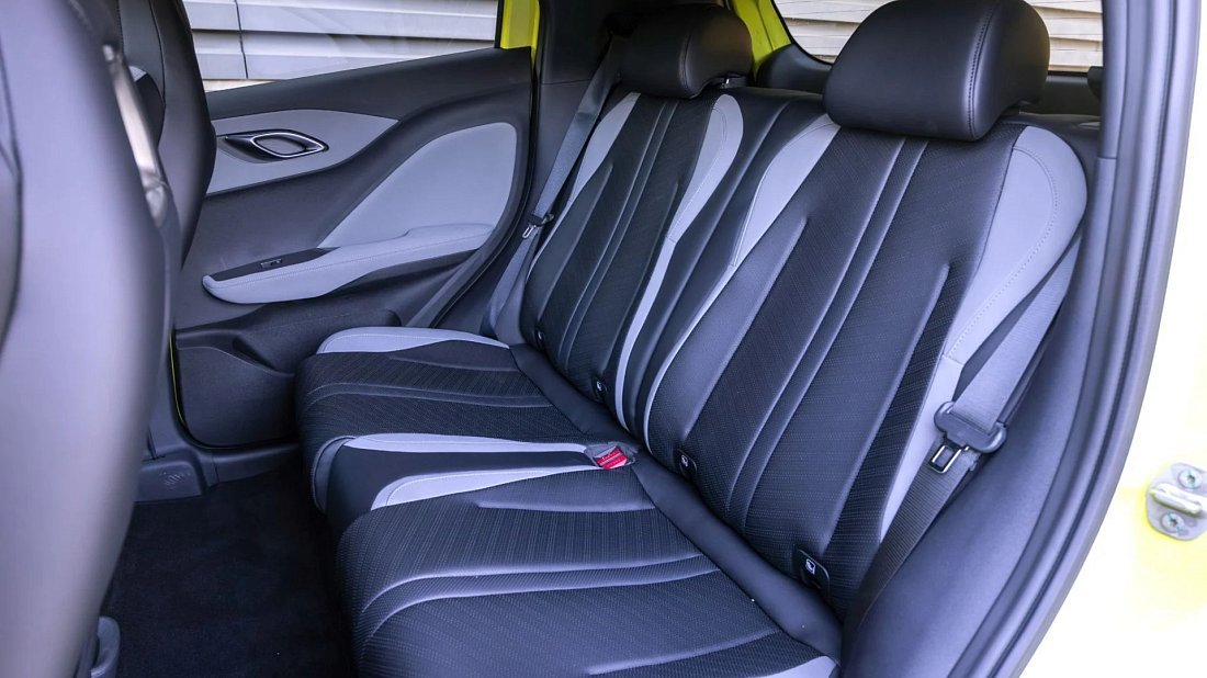 BYD Dolphin Surf Comfort (2025-…) задние сиденья, пассажирские сиденья, пространство для ног, пространство над головой, интерьер