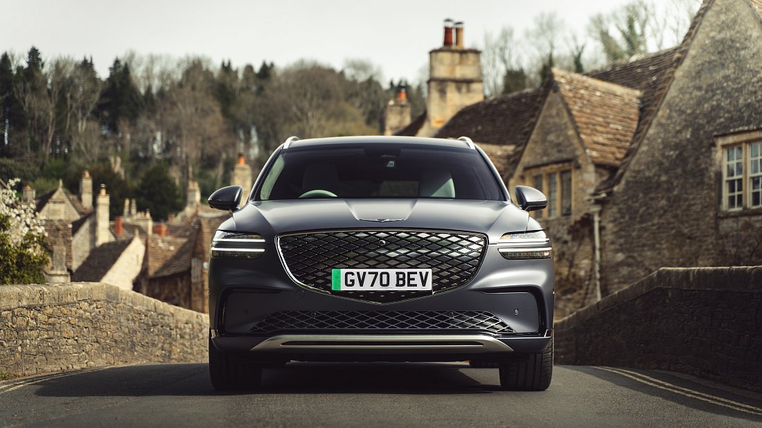 Фото Genesis Electrified GV70 AWD (2025-…) вид спереди
