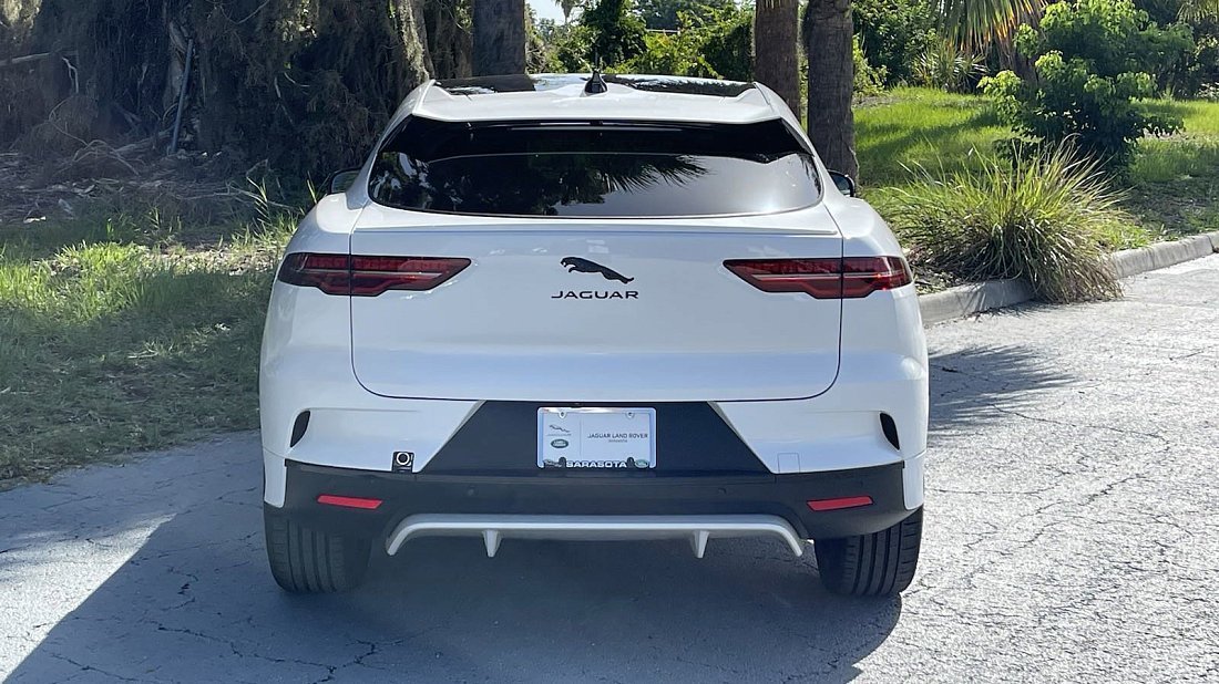 Фото Jaguar I-Pace EV400 (2020-2024) вид сзади, задние фонари