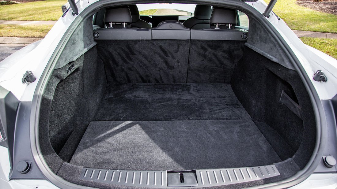 Tesla Model S Plaid (2021-…) багажник, сиденья подняты, грузовое пространство, объем багажника, вместимость багажника, место для хранения