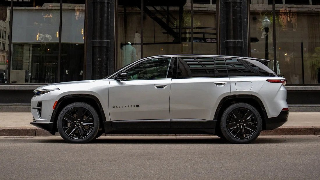 Jeep Wagoneer S (2024-…) вид сбоку, силуэт, двери, колеса, экстерьер