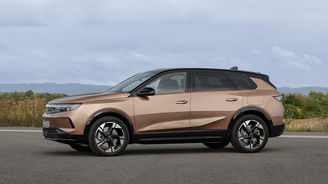 Opel Grandland Electric 73 kWh (2024-…) вид сбоку, силуэт, двери, колеса, экстерьер